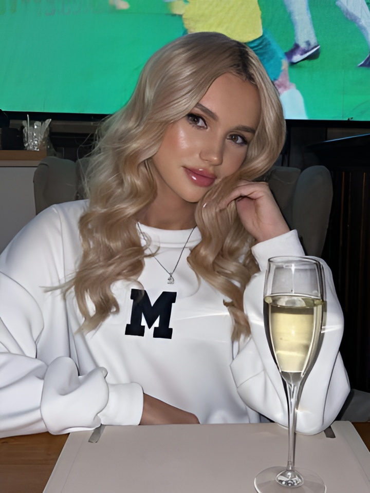 Индивидуалка Венера, доступна для личного знакомства от 2500 руб